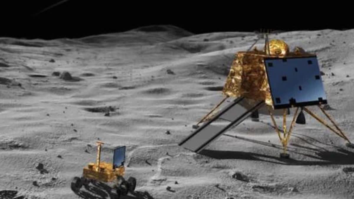 new-video-of-chandrayaan-3-mission-out-see-how-rover-pragyan-landed-on-lunar-surface-from-lander