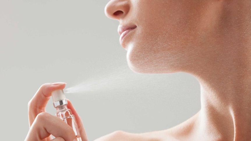 Apply perfume on these 5 places of the body, the fragrance will remain throughout the day