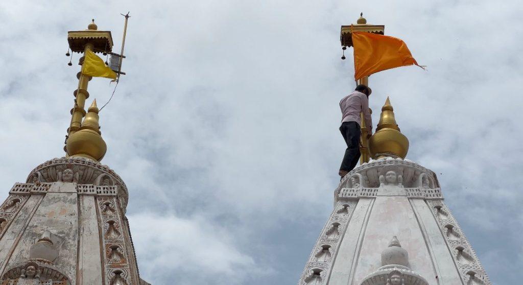 A grand Potiyatra took place amid devotional atmosphere, colorful flags were hoisted in the inspiring presence of Santo Mahant - Former MP Rajendrasinh Rana was also present.