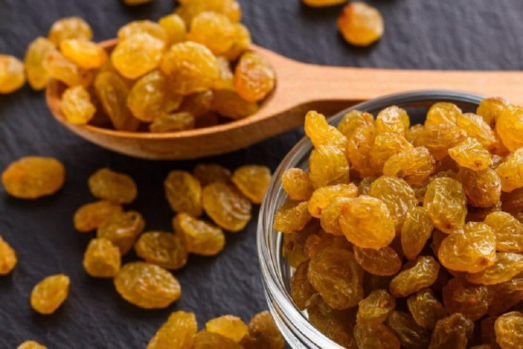 From controlling blood pressure to reducing anemia, know the amazing benefits of eating raisins