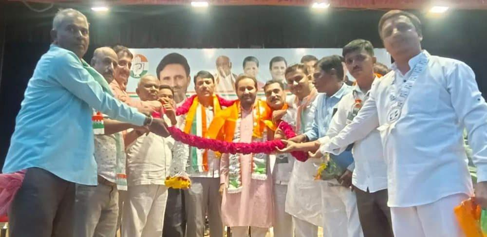 In a mood to fight Congress before Lok Sabha, Jan Adhikar Padayatra begins, strikes against Shaktisinh Gohil's government