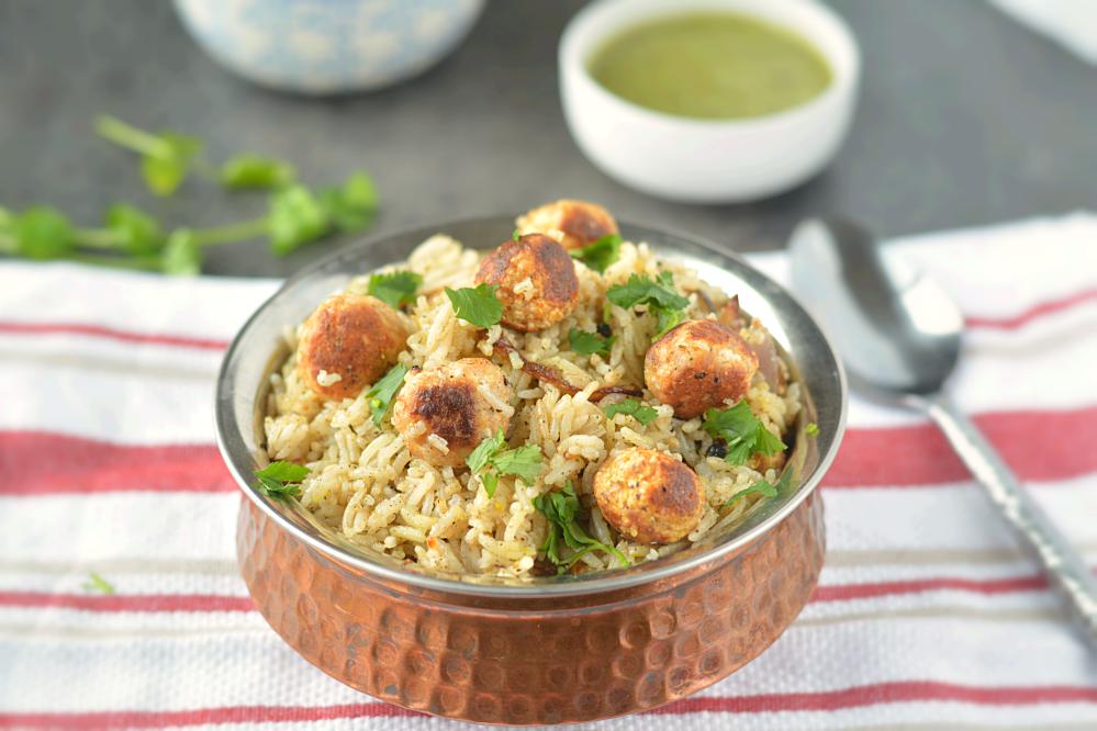 Nawabi Moti Pulao : Foodies will never get tired of praising you, this is how to make delicious Nawabi Moti Pulao at home