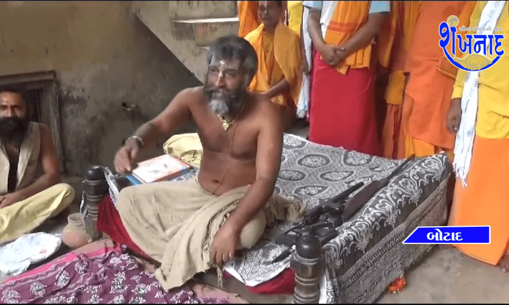 Hanumanji Maharaj, the cashier of Botad, picked up his weapon and said that he is ready to kill for religion