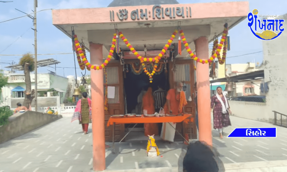 At the temple of Shambhunath Mahadev in Sihore Mahagautmeswar Nagar, 12 Jyotirlingas are observed.