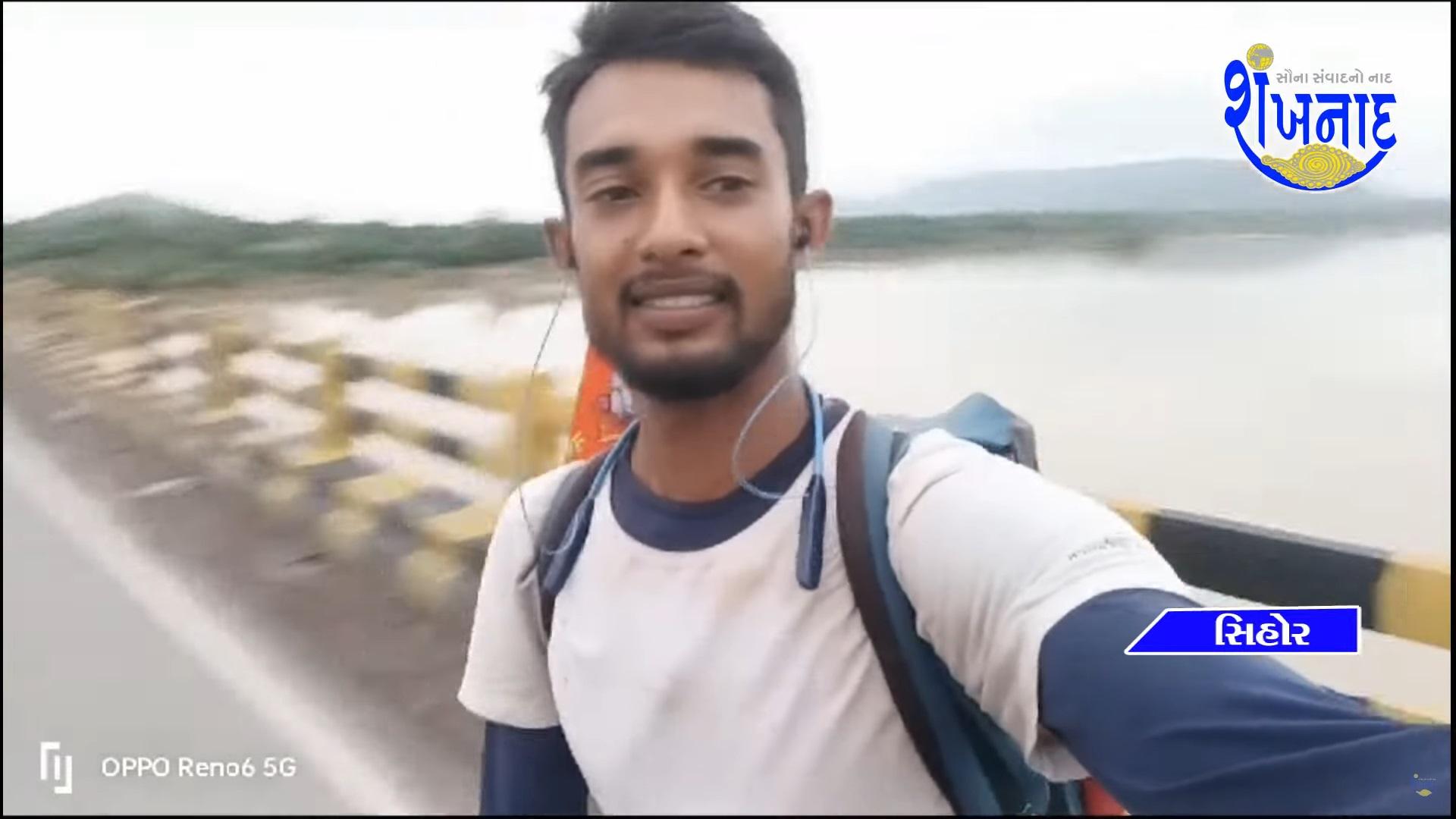 a-young-man-walked-from-bengals-pangaon-for-the-dussehra-of-12-jyotirlings