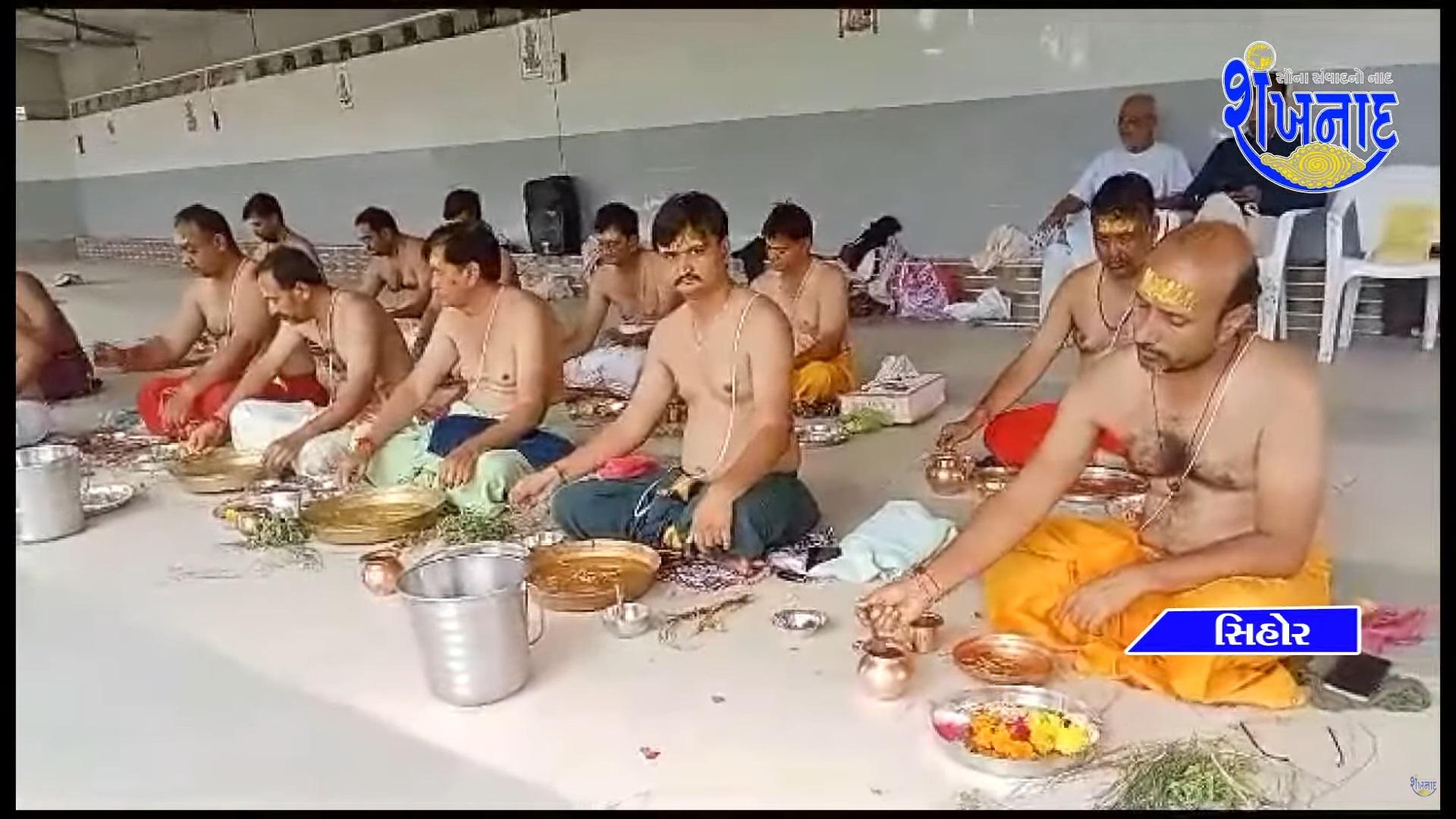 Samast Brahm Samaj Yuva Parasuram Group Sihore organized a ritualistic change of Janoi.