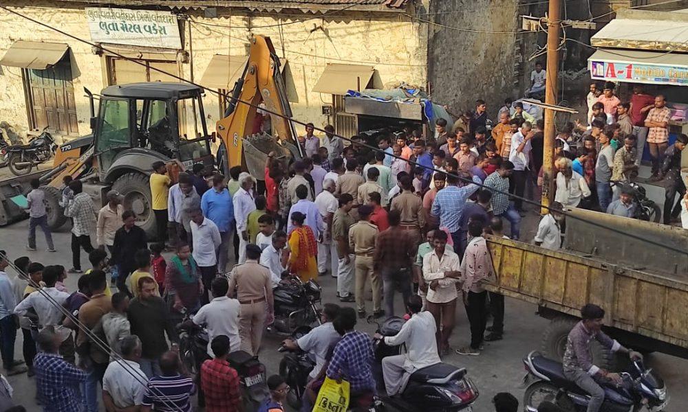 Mega demolition on main roads of Sihore; Relieving Multiple Pressures: Bulldozers turn to pressures that are not voluntarily removed.