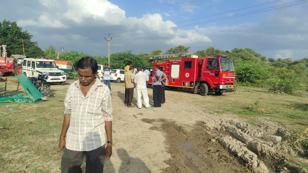 A dead body of a young man named Paresh was found in Ekaliya Lake near Songadh in Sihore; Murder, suicide or accident.?