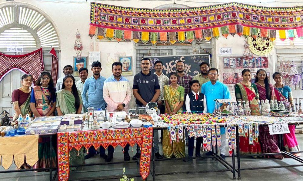 An art exhibition of traditional items was held in Chogath