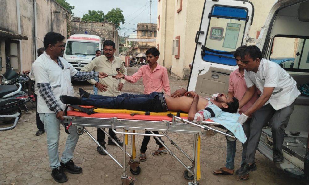 Two bikes collided head-on near Bhavnagar Rajkot Highway Bhutiya plank, three serious