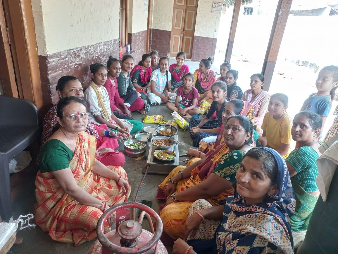 A live cooking show program was held at Vadiya Anganwadi Center in Sihore