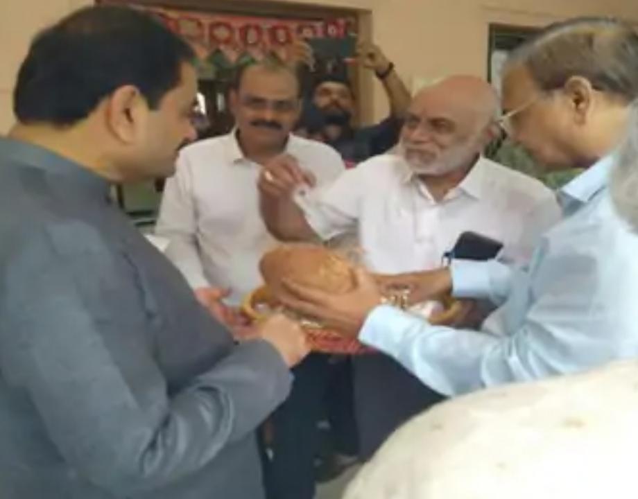 Gautam Adani visits Palitana; After performing puja-archana in Derasar, received the blessings of Maharaj Saheb