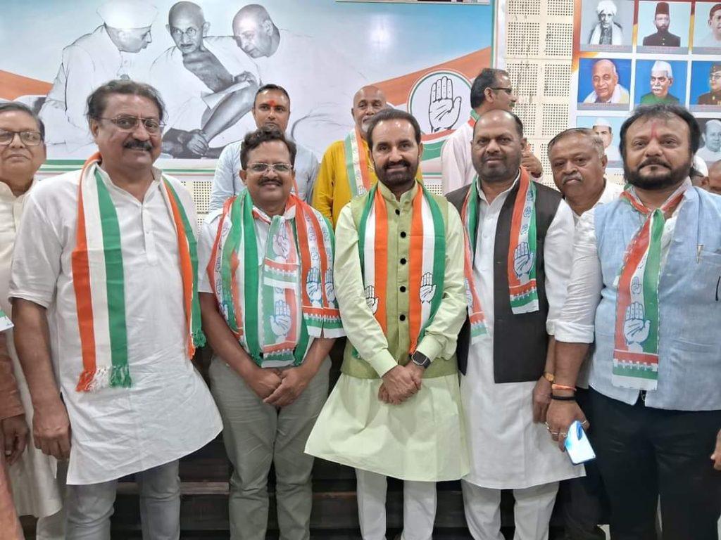 7 of BJP and 54 office bearers and workers of AAP formally joined the Congress by donning the tricolor sash at the hands of Shaktisinh Gohil.