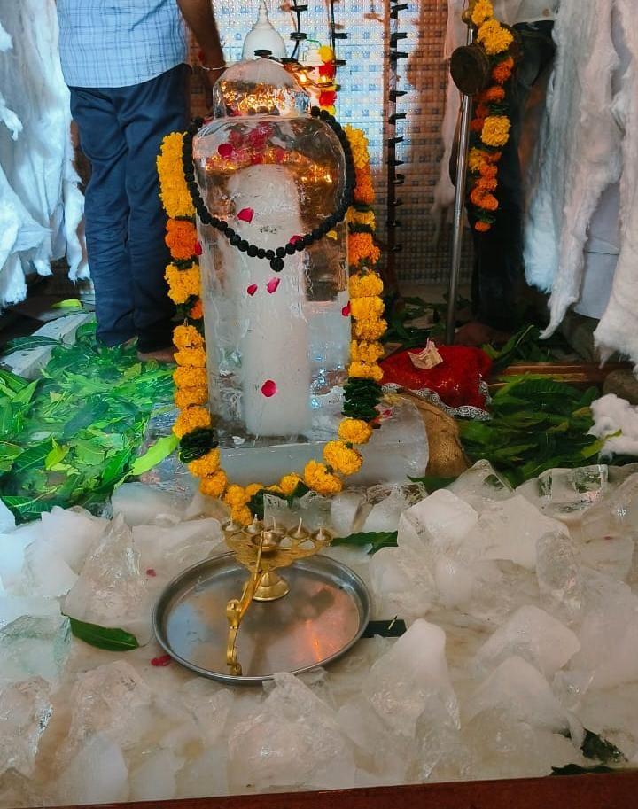 Ice Shivling; On the occasion of the month of Shravan in Sihore, darshan of the Amarnath-like snow Shivling was held